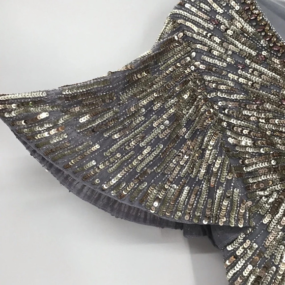 MAC DUGGAL Sequin V-Neck Flutter Sleeve Platinum Column Gown Formal NWT Size 10 - Picture 8 of 15